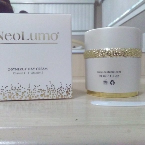 NEOLUMO OBEY YOUR BODY 2 SYNERGY DAY CREAM-VITAMIN C+E-1.7 oz / 50 ml-NEW-SEALED - Picture 3 of 11